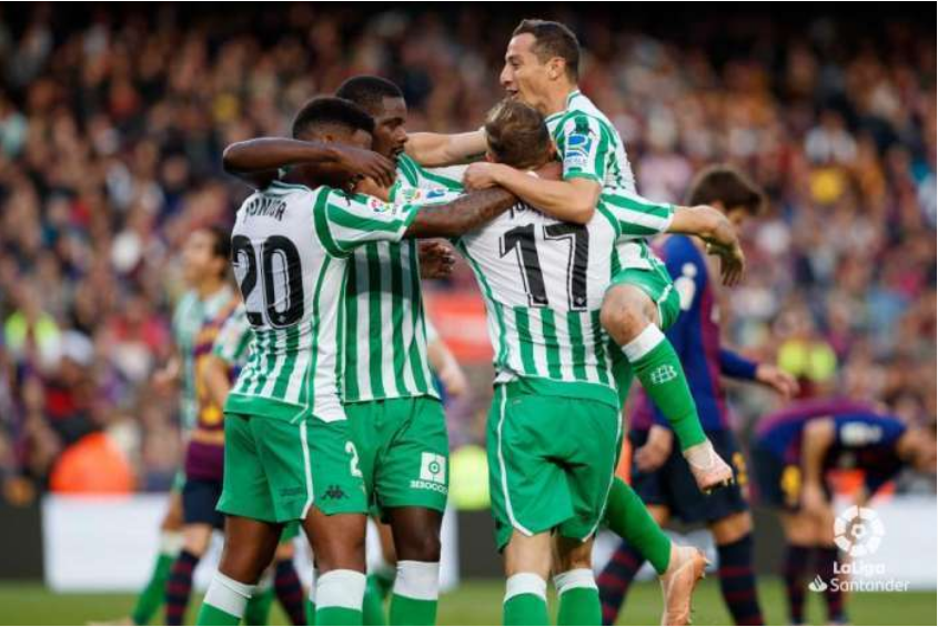  诺伊尔复出即献神扑，拜仁门神状态回勇稳军心  