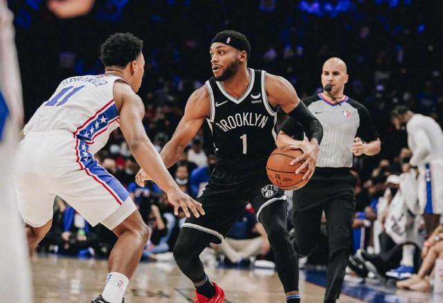  恩比德统治内线76人击溃篮网保留季后赛主动权