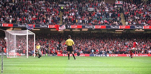  菲尔特定位球战术奏效，德甲高空轰炸成为制胜法宝