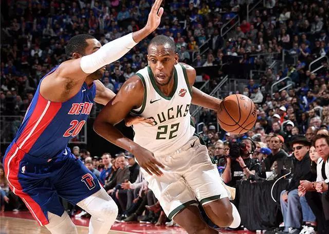  字母哥暴扣统治内线雄鹿轻取尼克斯获三连胜