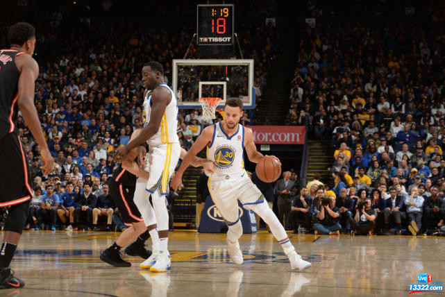  库里单场命中十二记三分勇士主场浇灭热火